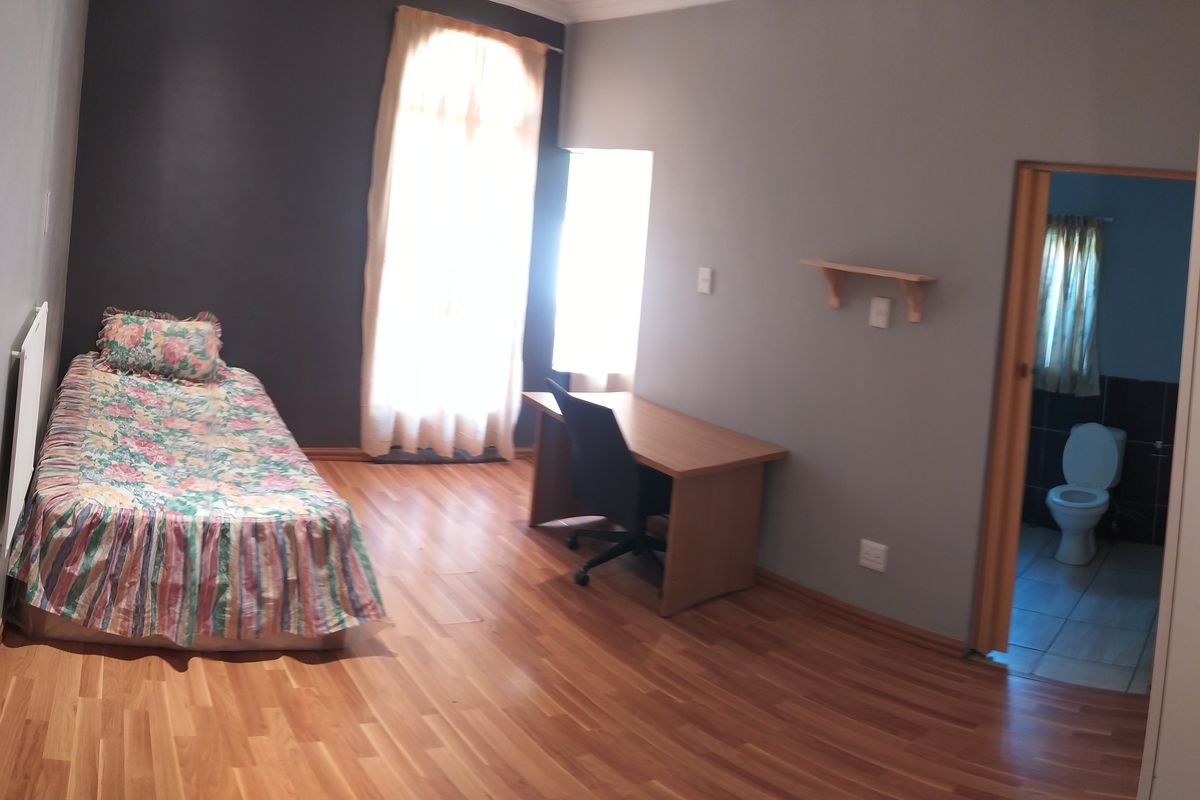 Secure 1-Bedroom In a Shared House Saint Swithins Avenue, Auckland Park - Photo 3