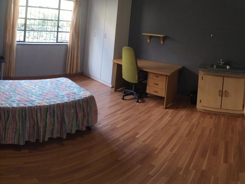 Secure 1-Bedroom In a Shared House Saint Swithins Avenue, Auckland Park - Photo 5