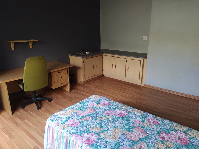 Secure 1-Bedroom In a Shared House Saint Swithins Avenue, Auckland Park - Photo 8