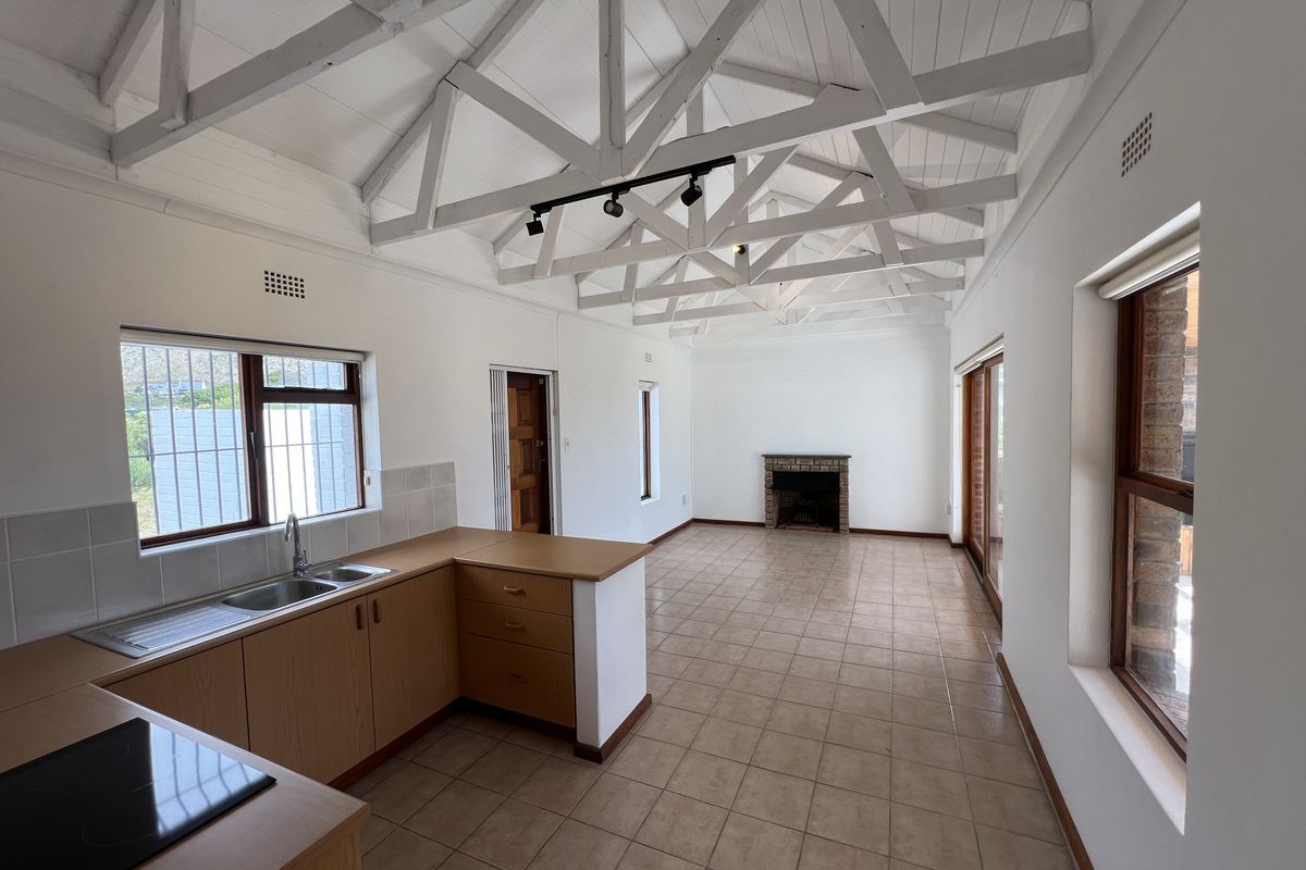 Secure 3-Bedroom And 2-Bath House In Pringle Bay With Garage And Storage - Photo 5