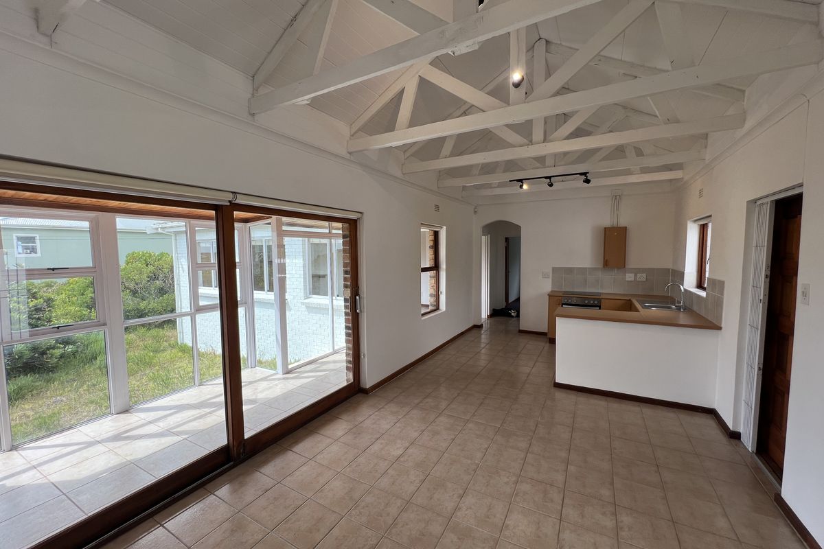 Secure 3-Bedroom And 2-Bath House In Pringle Bay With Garage And Storage - Photo 3
