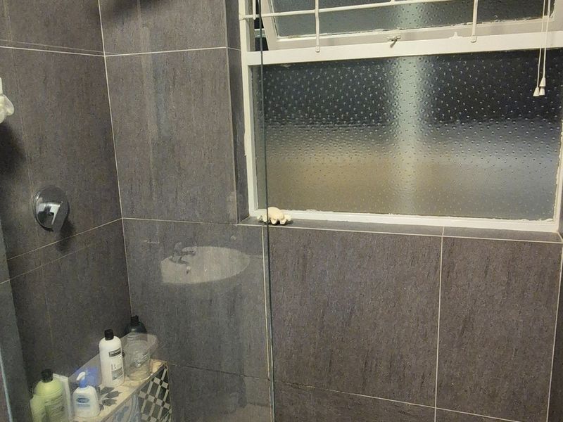 Secure 1-Bedroom Apartment In Bell Road, Kenilworth - Photo 6