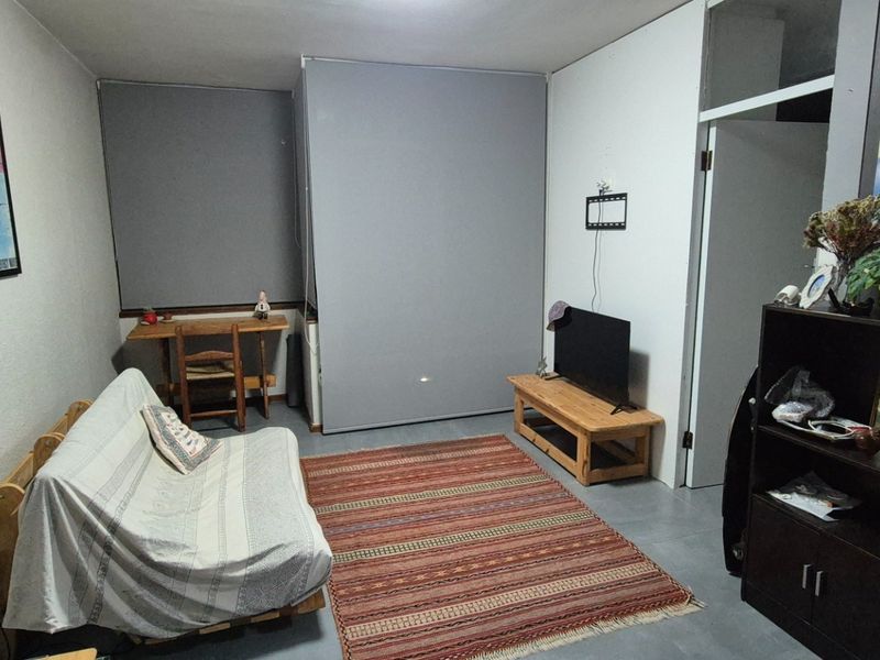 Secure 1-Bedroom Apartment In Bell Road, Kenilworth - Photo 7