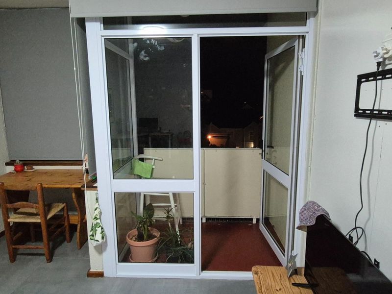 Secure 1-Bedroom Apartment In Bell Road, Kenilworth - Photo 3