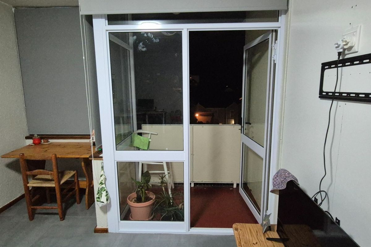 Secure 1-Bedroom Apartment In Bell Road, Kenilworth - Photo 3