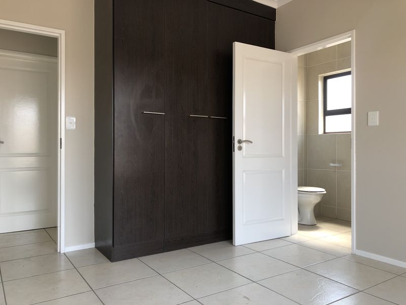 Modern 2-bedroom And 2-bath Apartment In Noordwyk - Photo 9