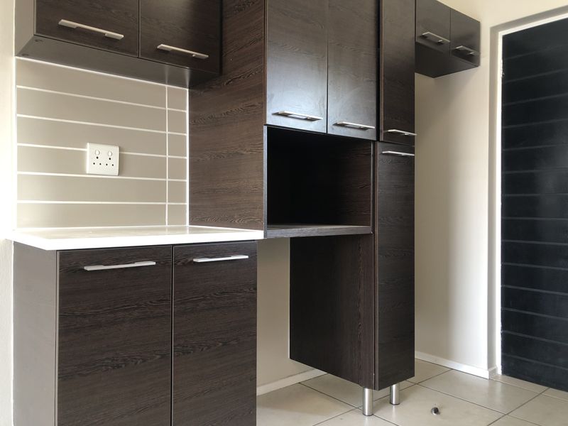 Modern 2-bedroom And 2-bath Apartment In Noordwyk - Photo 5