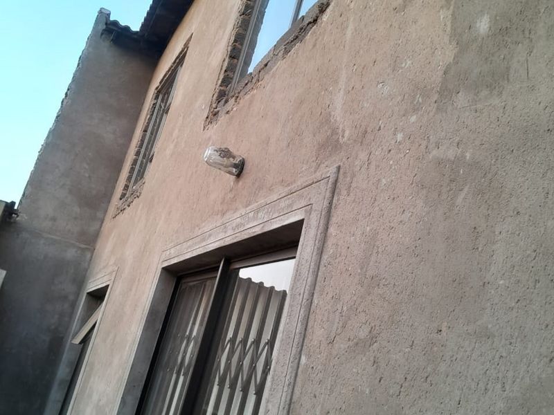 Secure 0,5 Bedroom And 1-bathroom Bachelor Flat In Mahube Valley - Photo 4