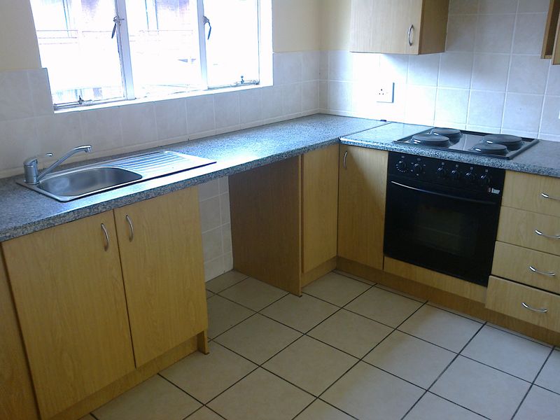 Secure 2-bedroom And 1-bathroom Apartment In Thomas Street, Meredale - Photo 2