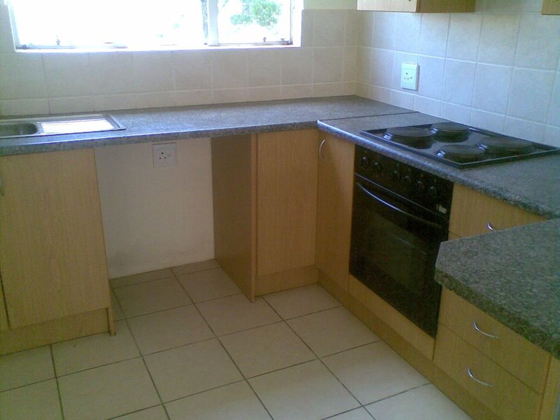 Secure 2-bedroom And 1-bathroom Apartment In Thomas Street, Meredale - Photo 3