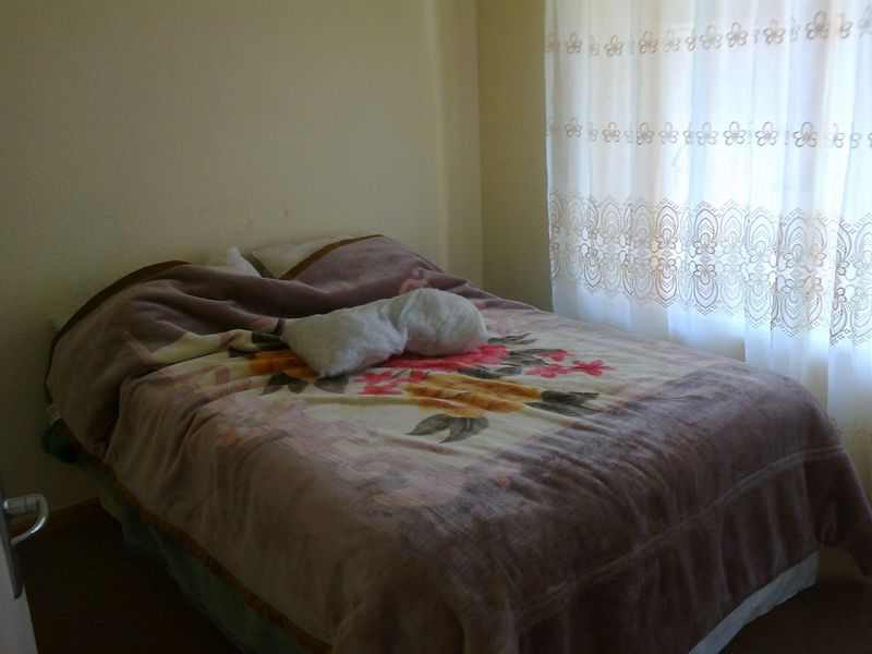 Secure 2-bedroom And 1-bathroom Apartment In Thomas Street, Meredale - Photo 10
