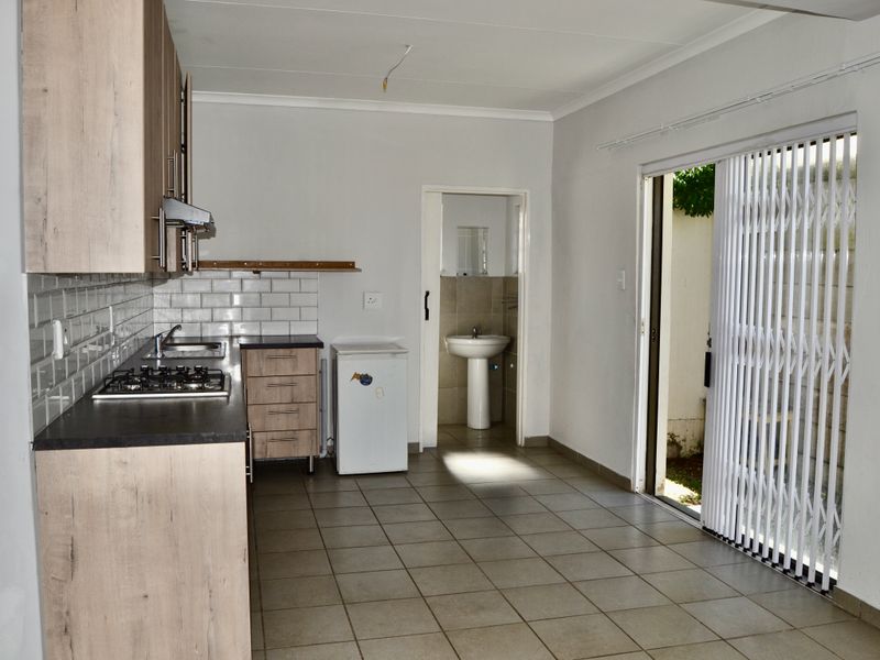 Secure 2-Bathroom And 1-Bathroom Apartment In 6th Avenue, Northmead - Photo 2
