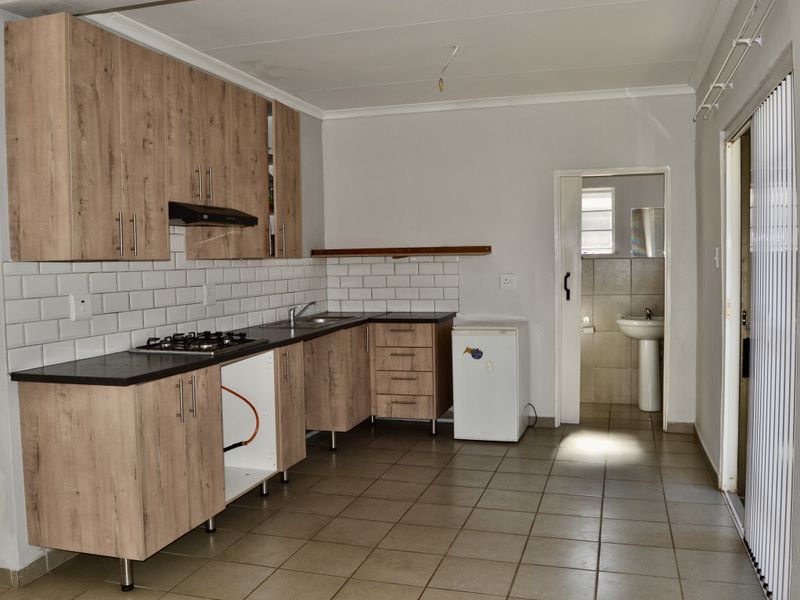 Secure 2-Bathroom And 1-Bathroom Apartment In 6th Avenue, Northmead - Photo 3