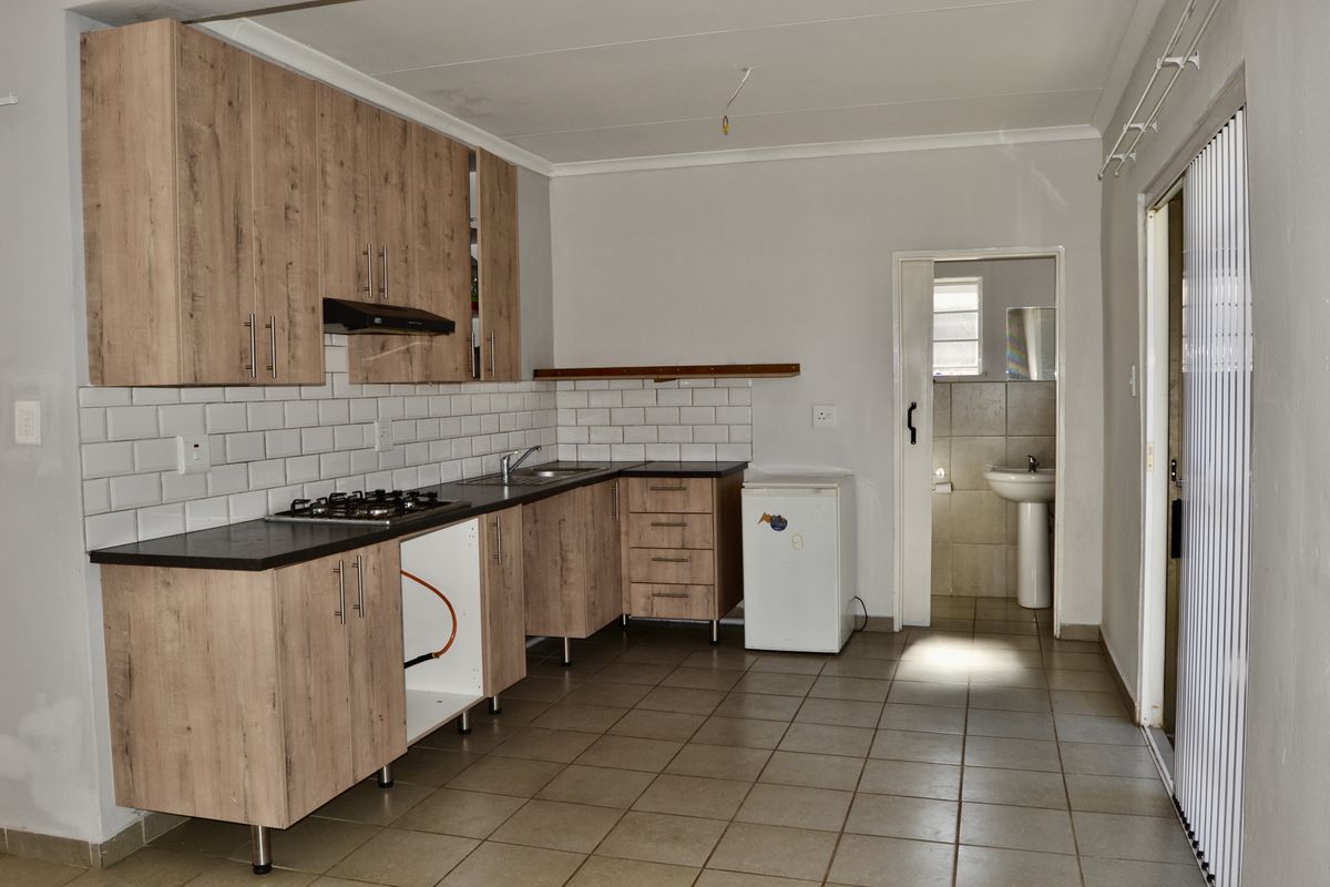 Secure 2-Bathroom And 1-Bathroom Apartment In 6th Avenue, Northmead - Photo 3