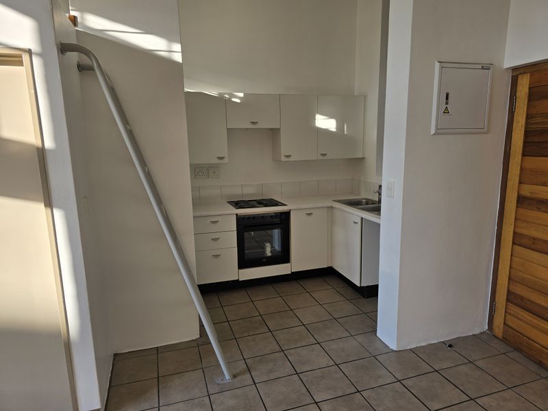 Modern 1-bedroom Bachelor Apartment In Houghton Estate - Photo 2