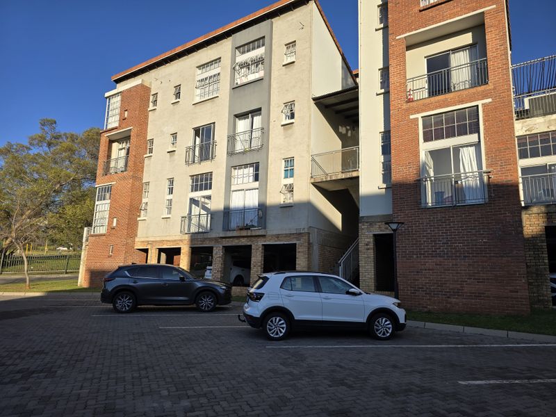 Modern 1-bedroom Bachelor Apartment In Houghton Estate - Photo 9