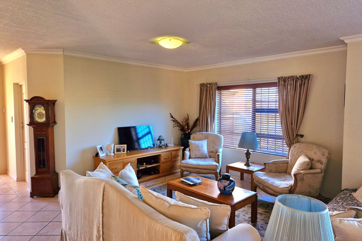 Secure 3-bedroom And 2-bathroom Townhouse In Bonsai Close, Dormehls Drift - Photo 4