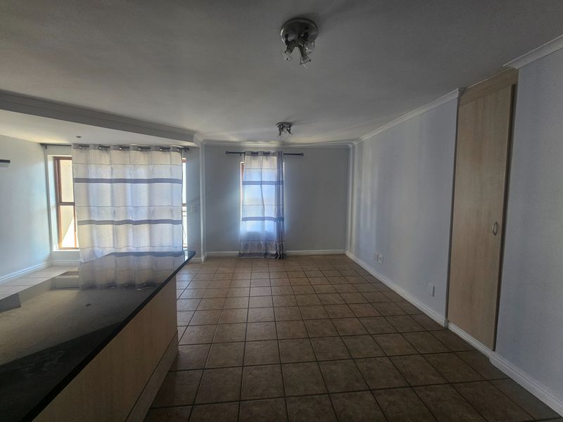 Secure 3-bedroom And 2-bathroom Apartment In Table View - Photo 4