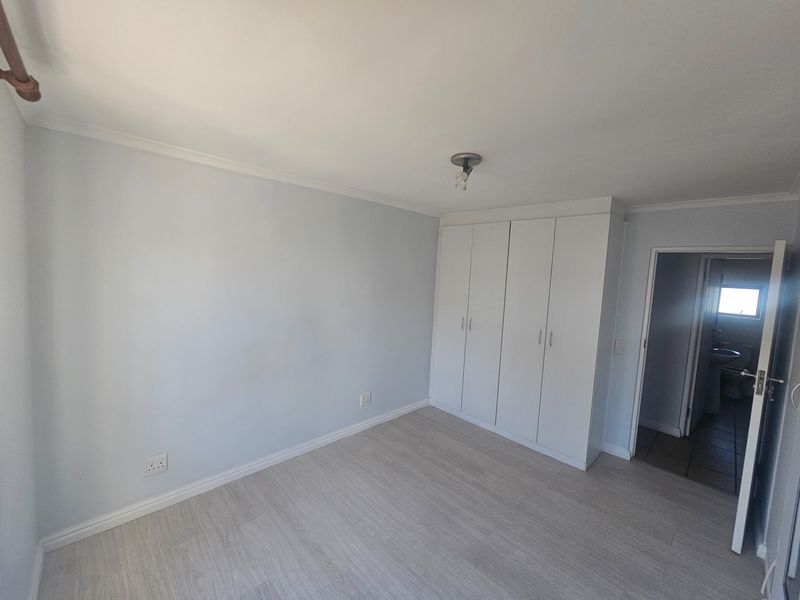 Secure 3-bedroom And 2-bathroom Apartment In Table View - Photo 8