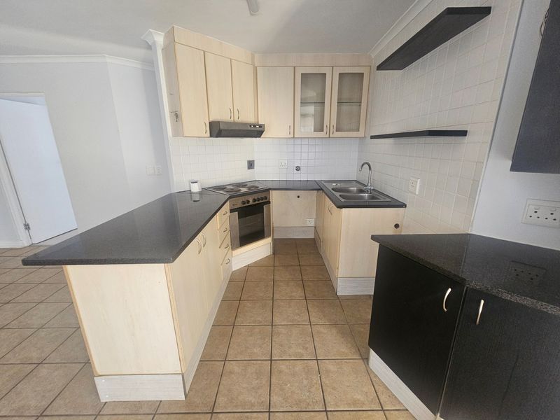 Secure 3-bedroom And 2-bathroom Apartment In Table View - Photo 2