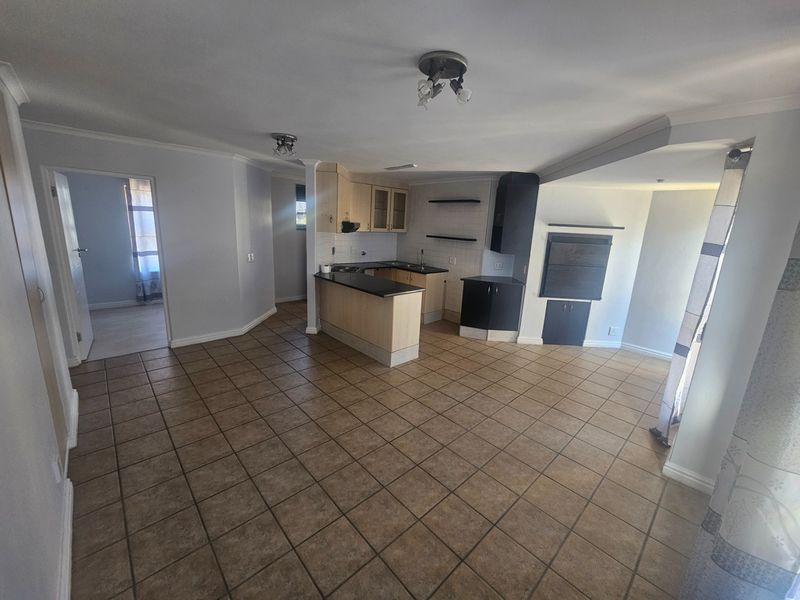 Secure 3-bedroom And 2-bathroom Apartment In Table View - Photo 5