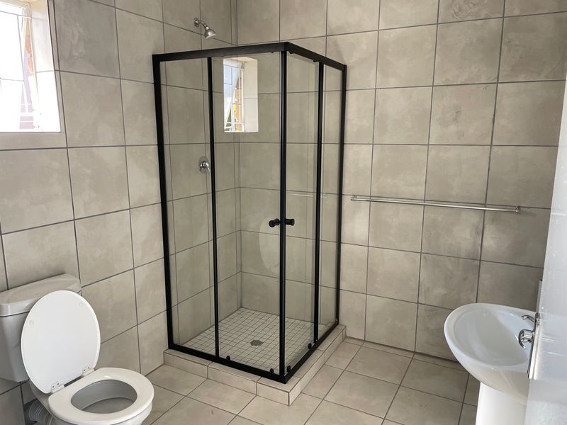 Spacious 1-Bedroom And 1-Bath Garden Cottage - Photo 5