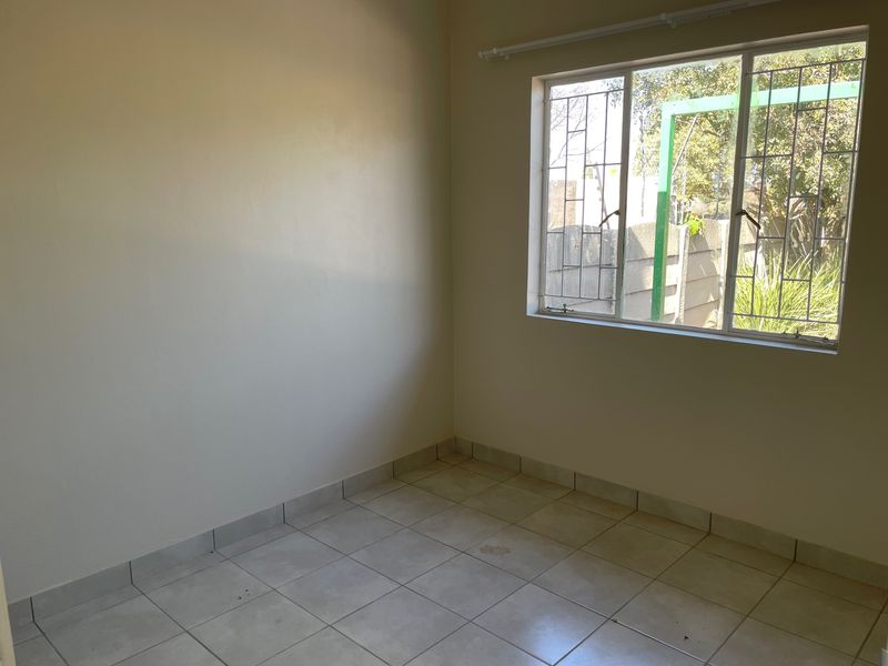 Spacious 1-Bedroom And 1-Bath Garden Cottage - Photo 6