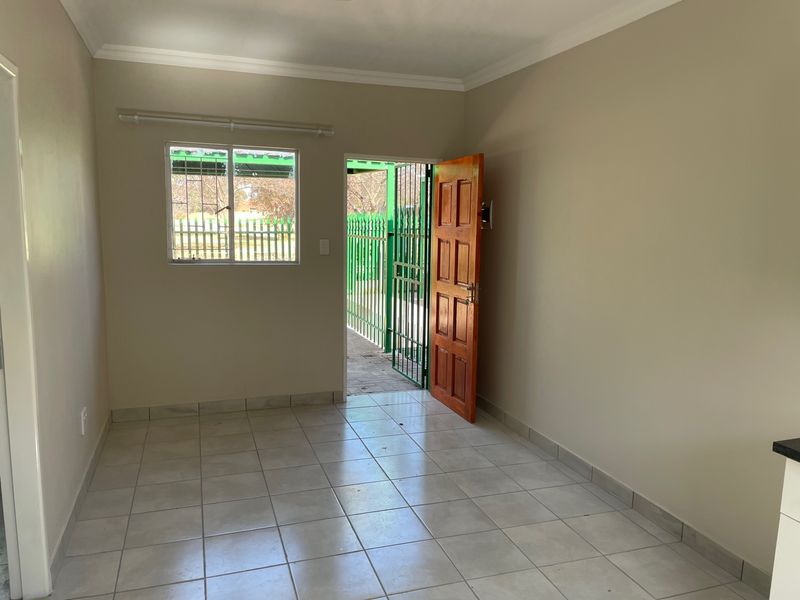 Spacious 1-Bedroom And 1-Bath Garden Cottage - Photo 7