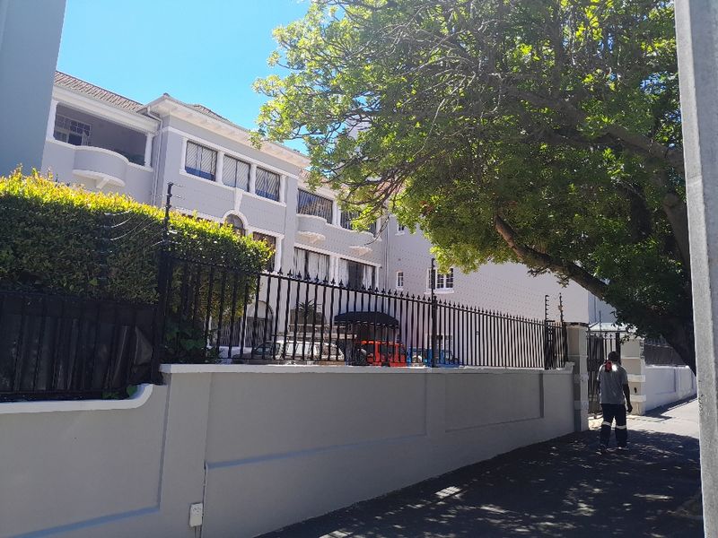 Spacious Newly Renovated 2-bedroom And 1-bath  Ground Floor Apartment In Sea Point - Photo 1