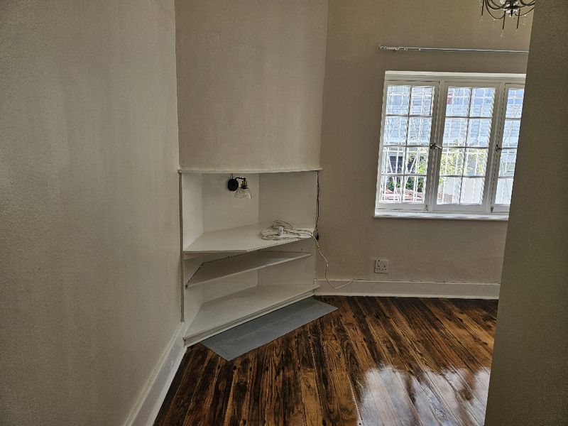 Spacious Newly Renovated 2-bedroom And 1-bath  Ground Floor Apartment In Sea Point - Photo 3