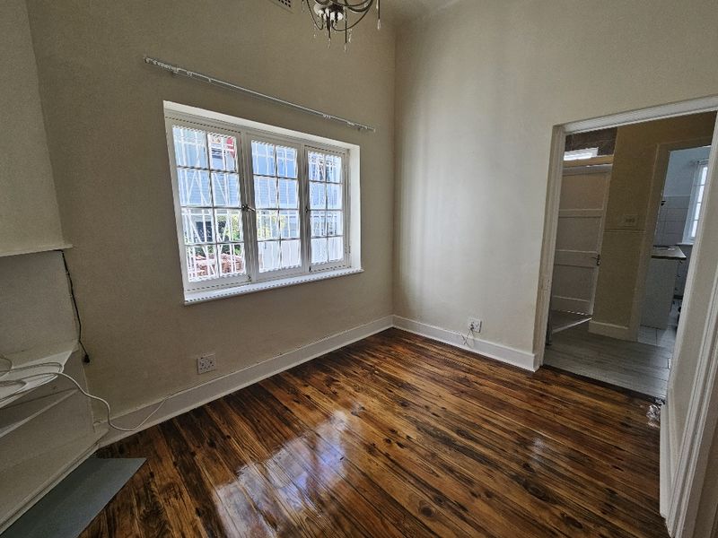 Spacious Newly Renovated 2-bedroom And 1-bath  Ground Floor Apartment In Sea Point - Photo 5