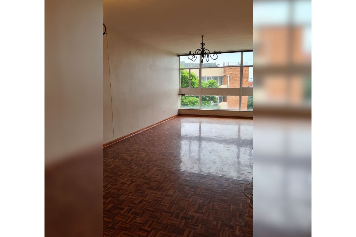 Spacious And Secure, 1-bedroom And 1,5-bathroom "lock-up & Go" Apartment - Photo 4