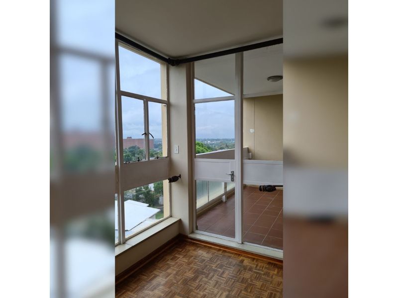 Spacious And Secure, 1-bedroom And 1,5-bathroom "lock-up & Go" Apartment - Photo 5