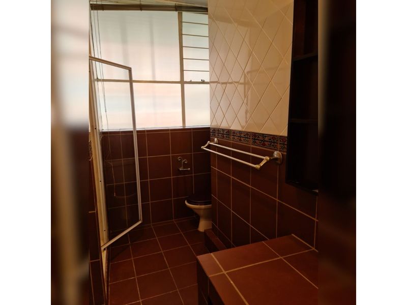 Spacious And Secure, 1-bedroom And 1,5-bathroom "lock-up & Go" Apartment - Photo 8