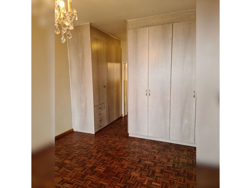 Spacious And Secure, 1-bedroom And 1,5-bathroom "lock-up & Go" Apartment - Photo 6