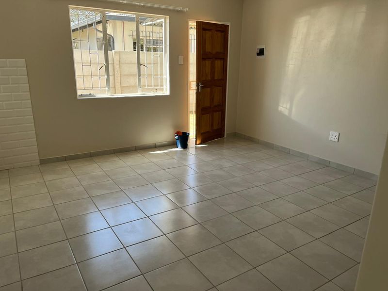 Secure 2-bedroom Flatlet In 75 Stokroos - Photo 3