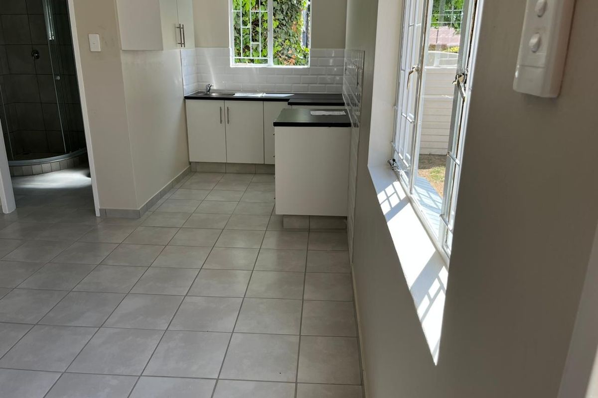 Secure 2-bedroom Flatlet In 75 Stokroos - Photo 2