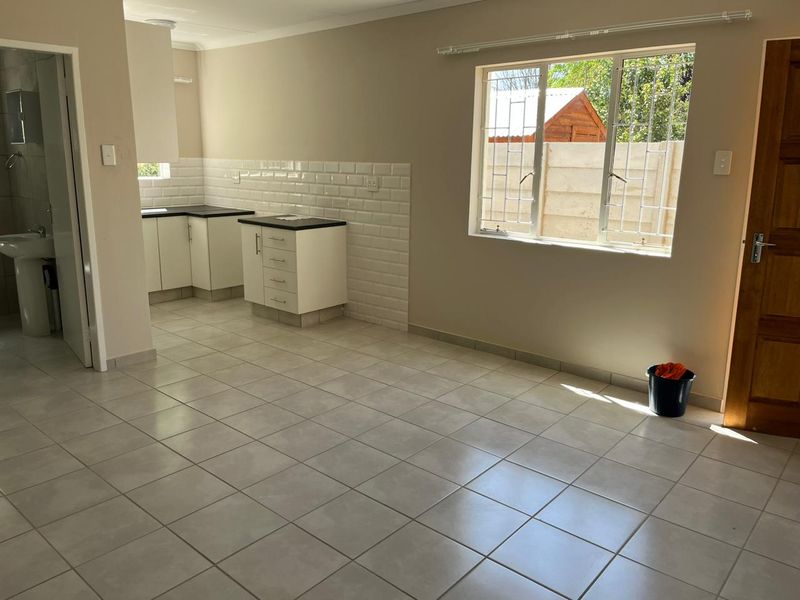 Secure 2-bedroom Flatlet In 75 Stokroos - Photo 4