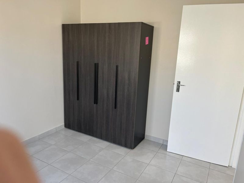 Secure 2-bedroom Flatlet In 75 Stokroos - Photo 8