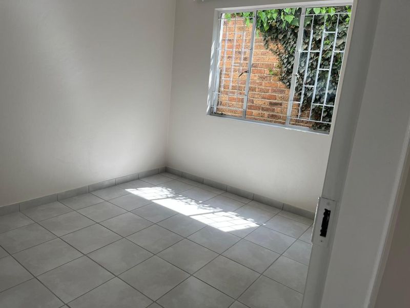 Secure 2-bedroom Flatlet In 75 Stokroos - Photo 7