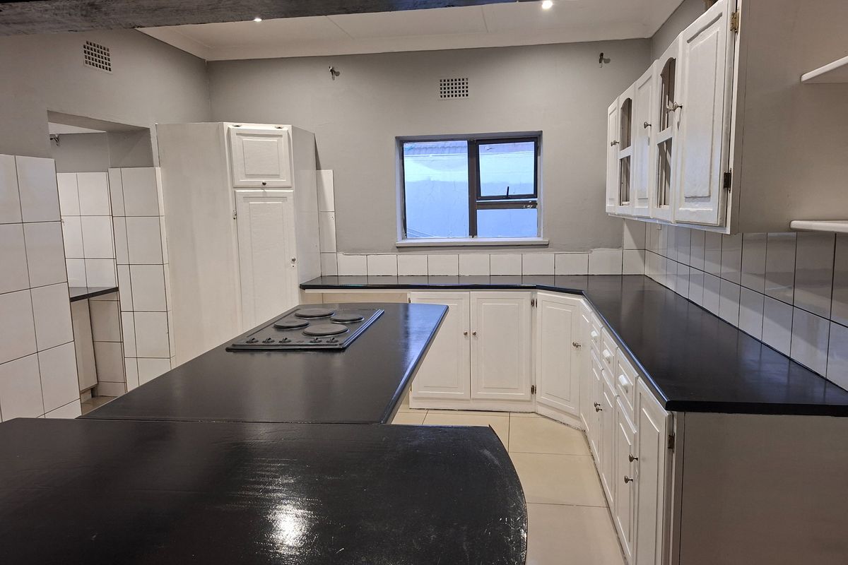 Modern 2 Bedroom Unit In Florida North, Roodepoort - Photo 2