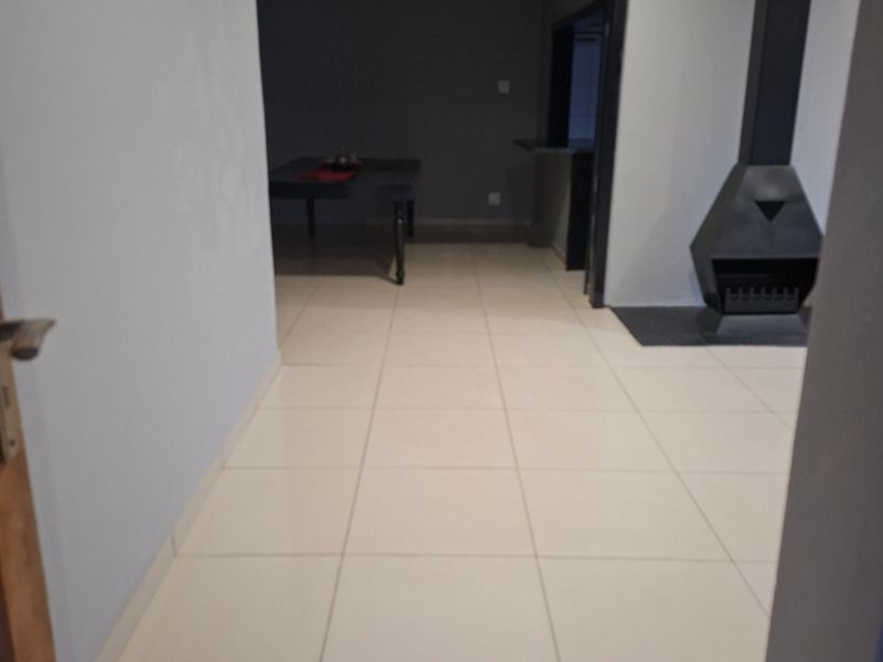 Modern 2 Bedroom Unit In Florida North, Roodepoort - Photo 5