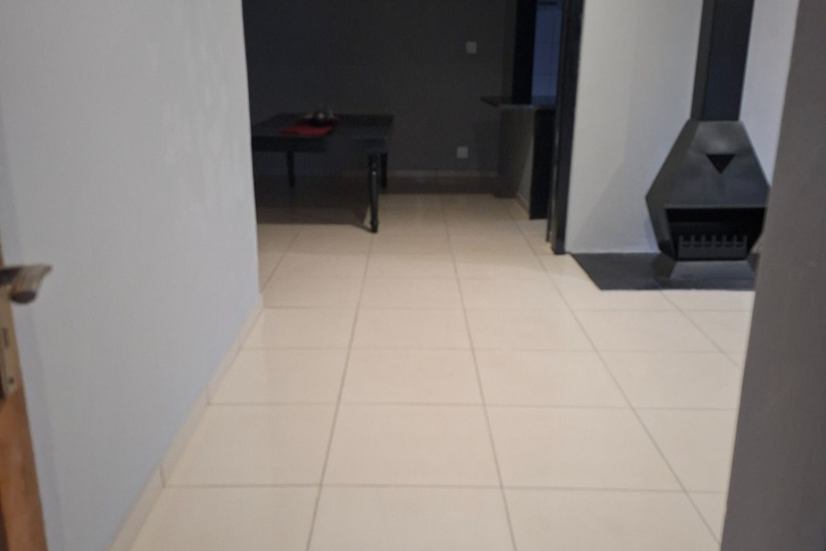 Modern 2 Bedroom Unit In Florida North, Roodepoort - Photo 5