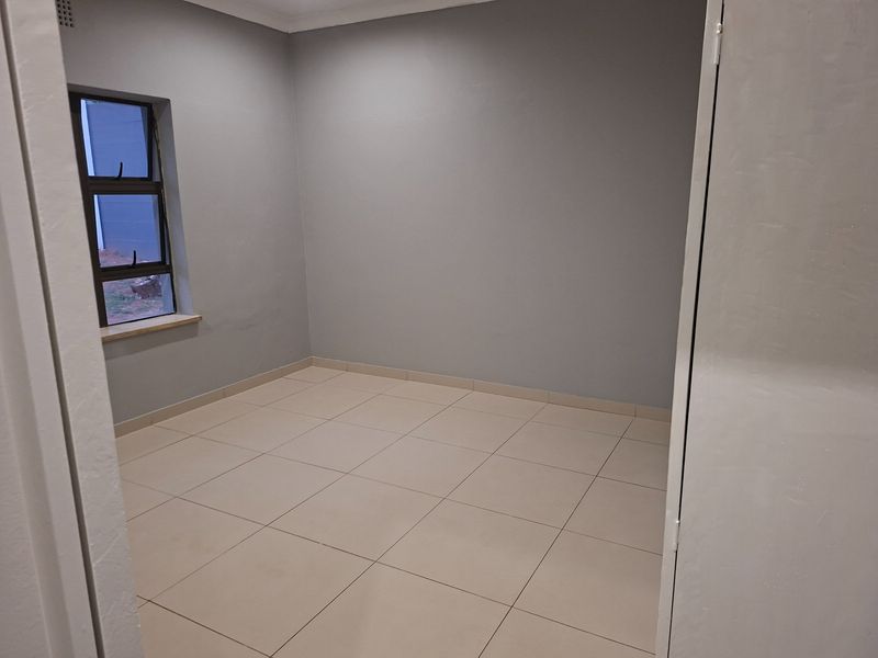 Modern 2 Bedroom Unit In Florida North, Roodepoort - Photo 7