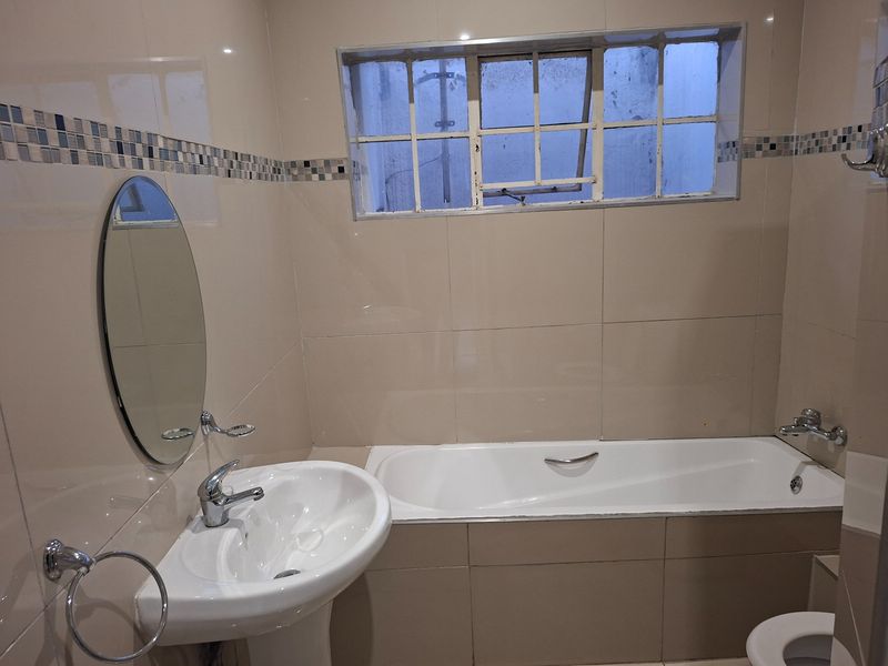 Modern 2 Bedroom Unit In Florida North, Roodepoort - Photo 8