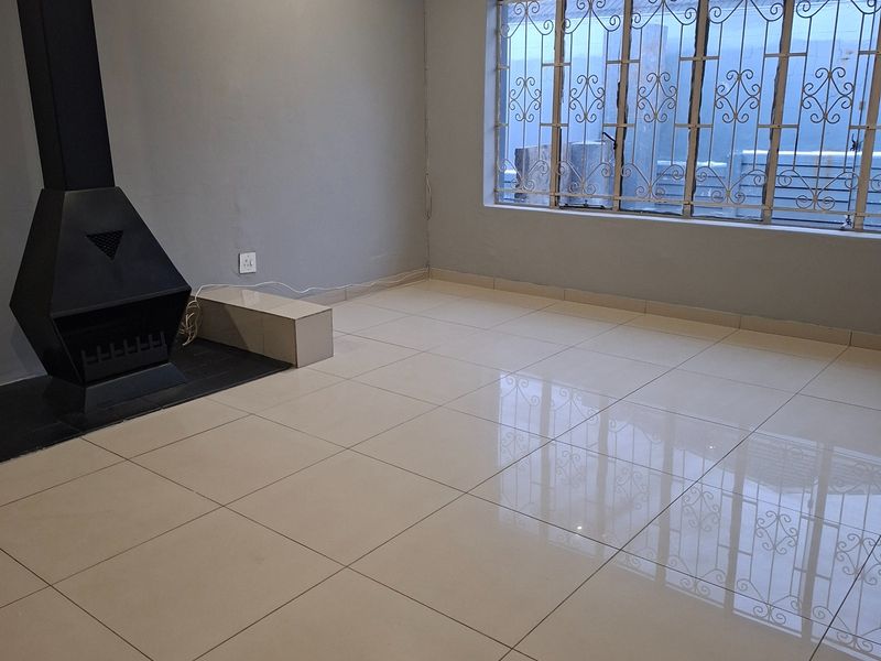 Modern 2 Bedroom Unit In Florida North, Roodepoort - Photo 6