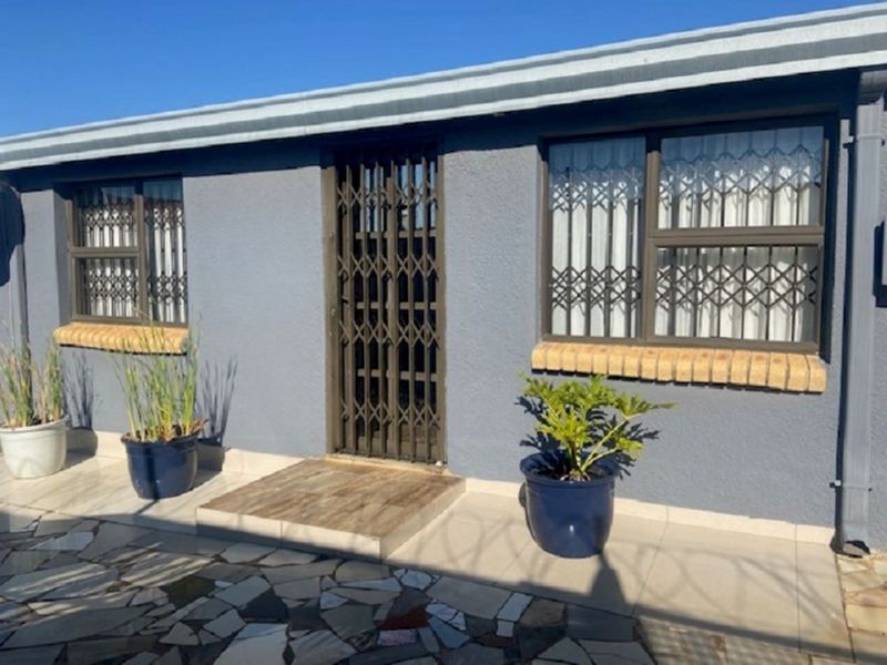 Charming 1-bedroom And 1-bathroom House In Zondi - Photo 1
