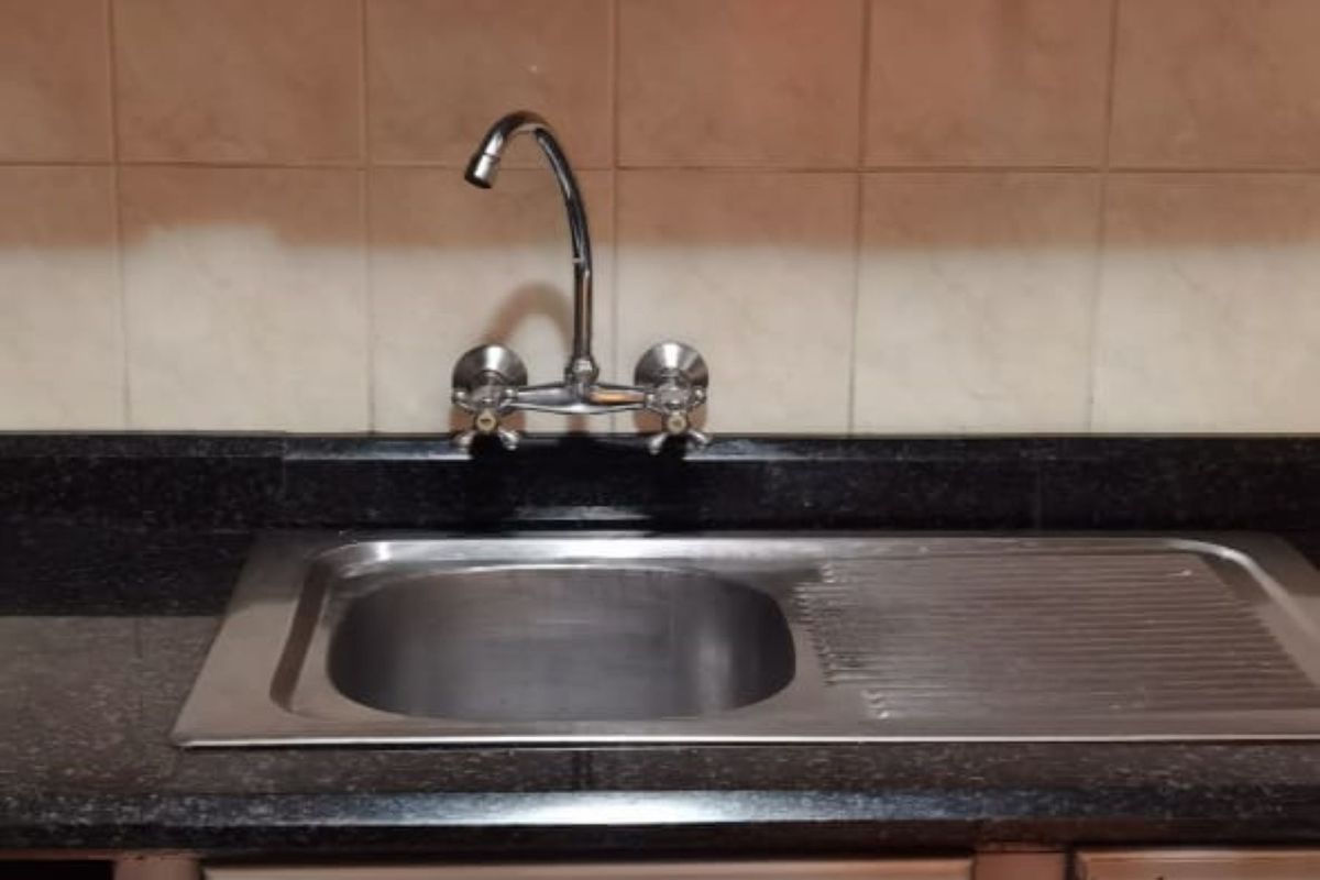 Charming 1-bedroom And 1-bathroom House In Zondi - Photo 2