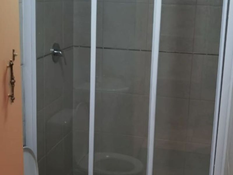 Charming 1-bedroom And 1-bathroom House In Zondi - Photo 5