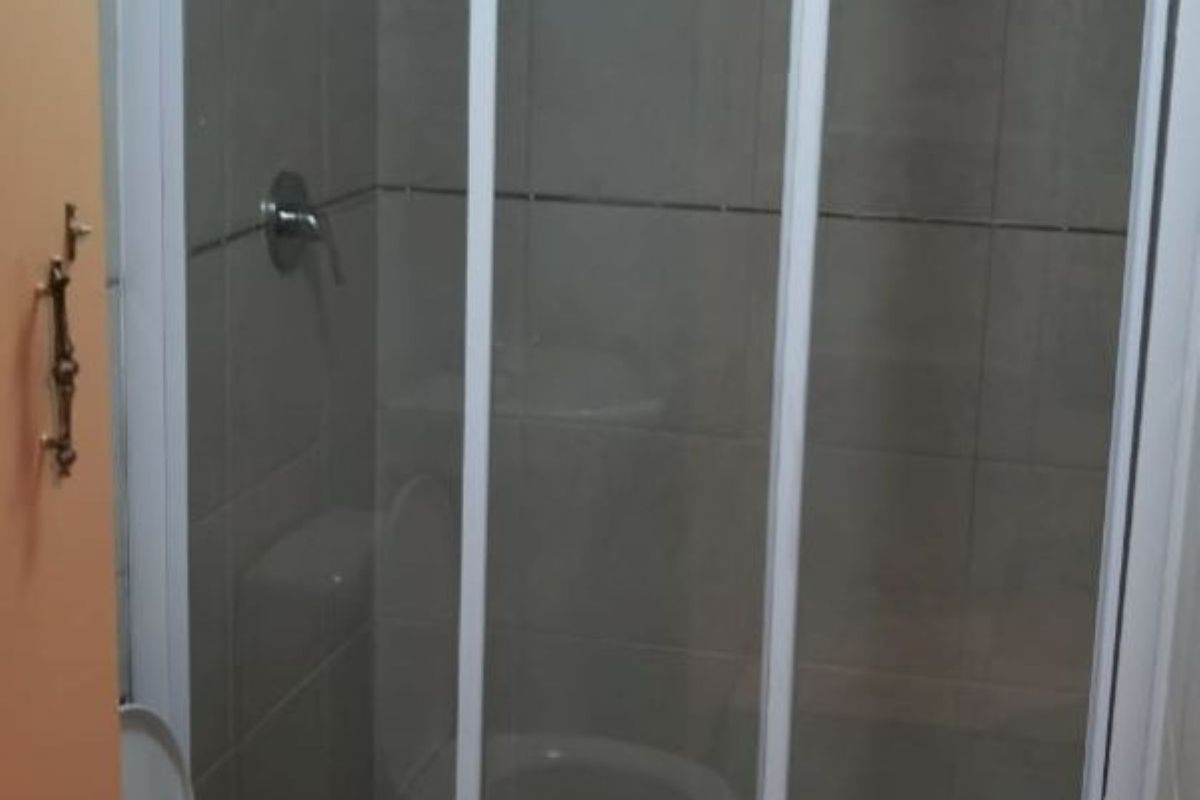 Charming 1-bedroom And 1-bathroom House In Zondi - Photo 5